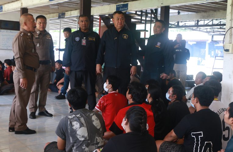 ทางการลาว ส่งตัว 102 คนไทย พร้อมอุปกรณ์กระทำความผิดจำนวนมาก กลุ่มที่ 2