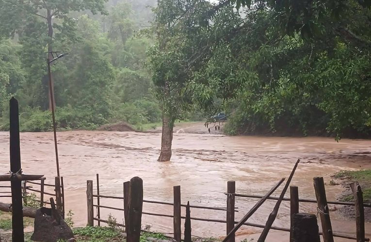 แจ้งงดเดินทางเข้าหมู่บ้านเสาหิน