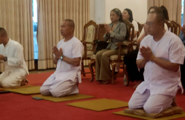 กรมการทหารช่างราชบุรี จัดกิจกรรมสวดมนต์ไหว้พระเจริญจิตภาวนา ณ.ศาลเจ้าพ่อหลักเมือง อ.เมือง จ.ราชบุรี
