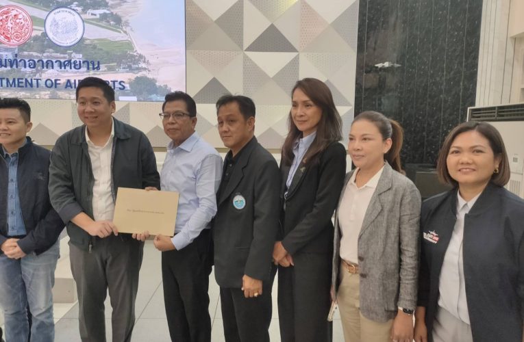 รมช.คมนาคม ลงพื้นที่สนามบินหัวหิน“ดร.สมชาย กระแจะเจิม” ประธานสภาอุตสาหกรรมการท่องเที่ยวจังหวัด ร่วมเสนอแนวทางดันหัวหินสู่เมืองท่องเที่ยวและศูนย์กลางการบิน