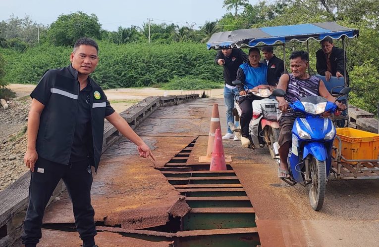 นายกเทศบาลตำบลปากน้ำปราณ-นายก อบต. พร้อมชาวบ้านและชาวประมง ร้องสื่อวอนเร่งสร้างสะพาน หลังเดือดร้อนหนัก เสี่ยงอันตรายทุกวัน