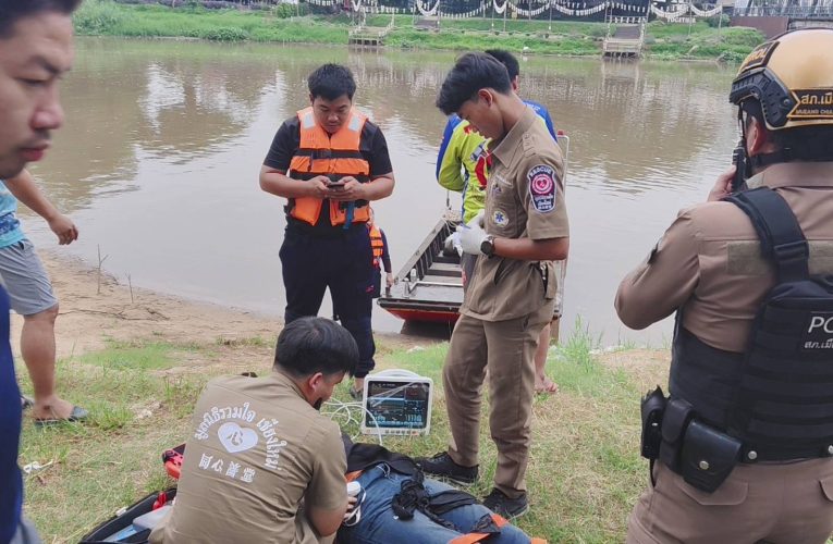 สาววัย 28 ปี ทำงานสถานบริการ ทะเลาะกับแฟนหนุ่มตัดสินใจกระโดดสะพานขัวเหล็ก ลงแม่น้ำปิง แฟนหนุ่มกระโดดลงกว่าตัวช่วยเหลือได้ทันตำรวจและกู้ภัยนำร่างหญิงสาวส่งโรงพยาบาลอาการยังโคม่า
