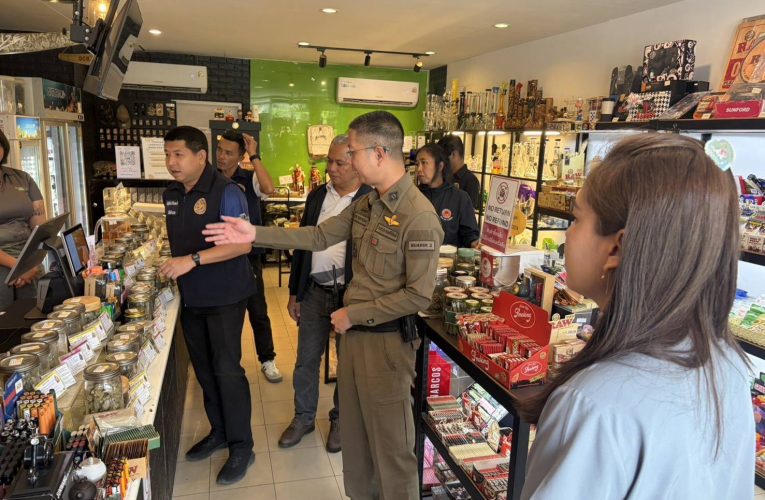 ฝ่ายปกครอง-ตำรวจ-สาธารณสุขหัวหิน ลงพื้นที่ตรวจร้านจำหน่ายกัญชา เน้นกำชับปฏิบัติตามกฎหมายใหม่