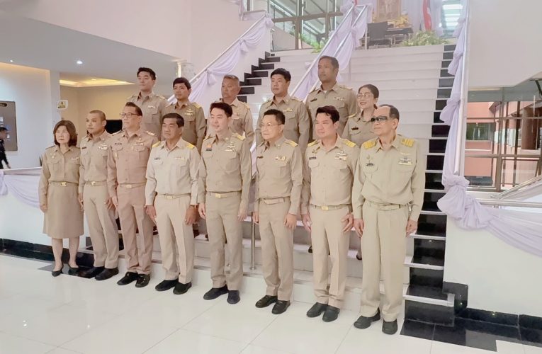 มวลชนแห่แสดงความยินดี ‘เบียร์-ปรเมศวร์‘ เข้ารับตำแหน่งนายกเมืองพัทยาเป็นทางการ