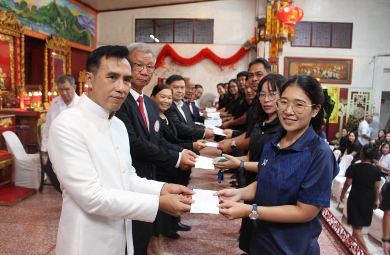 ข่าว…มูลนิธิลพบุรีสามัคคีสงเคราะห์มอบข้าวสารและทุนการศึกษาเกือบ 700 ทุน