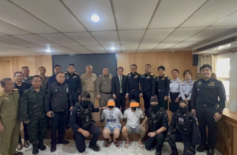 ลาว ส่งตัว 2 ผู้ต้องหาหนีหมายจับคดียาเสพติดรายใหญ่  ให้กับ ป.ป.ส. ไทย  เพื่อนำตัวกลับมาดำเนินคดีในไทย