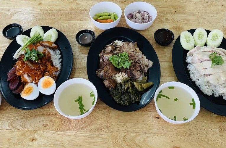 สกลนคร ข้าวมันไก่ ข้าวขาหมูราคาหลักสิบรสชาดความอร่อยราคาหลักร้อย