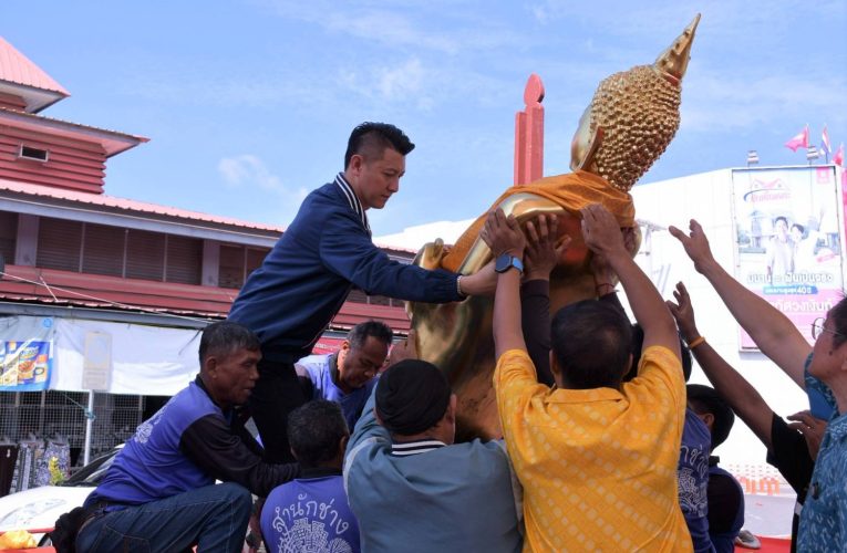 เทศบาลเมืองราชบุรีจัดพิธีอัญเชิญหลวงพ่อแก่นจันทน์(วัดช่องลม) เพื่อให้ประชาชนได้สักการะบูชาและหล่อเทียนพรรษา ในงานประเพณีแห่เทียนพรรษา ประจำปี 2569