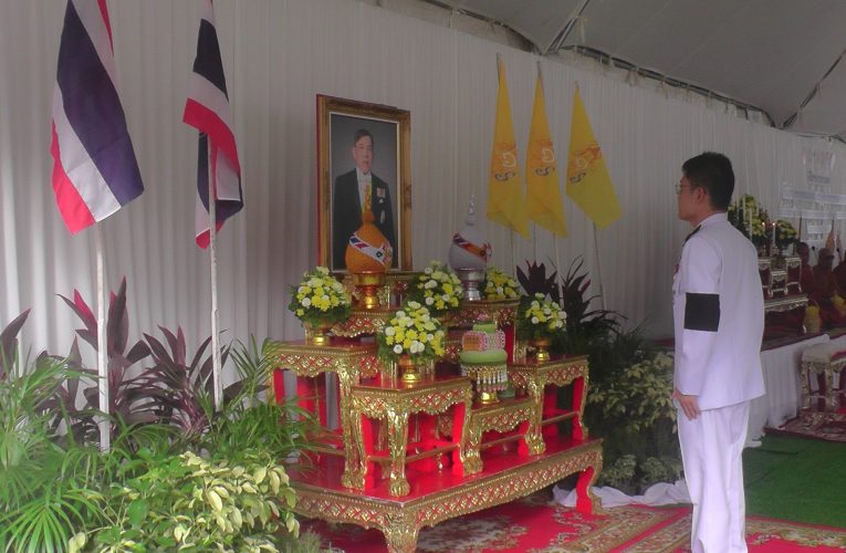 ชาวกระบี่ทำบุญตักบาตรถวายพระราชกุศลพระบาทสมเด็จพระเจ้าอยู่หัวเนื่องในวันเฉลิมพระชนมพรรษา 28 กรกฎาคม 2569
