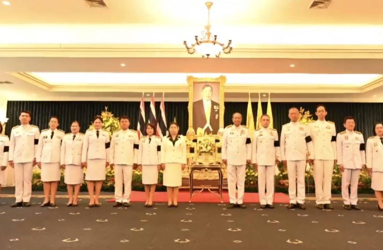 ผู้ว่าฯ ประจวบฯ นำทุกภาคส่วนถวายพระพรชัยมงคล เนื่องในวันเฉลิมพระชนมพรรษา พระบาทสมเด็จพระเจ้าอยู่หัว