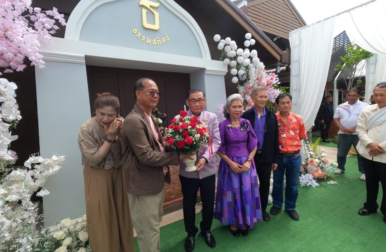 ผู้ช่วยรัฐมนตรีว่าการกระทรวงศึกษาธิการ เปิดแหล่งเรียนรู้ “บ้านธรรมสถิตย์” คลังสมองด้านพุทธศิลป์แห่งเมืองพิษณุโลกสองแคว เปิดให้บุคคลทั่วไปเข้าชม และเรียนรู้ได้แล้วตั้งแต่วันนี้เป็นต้นไป