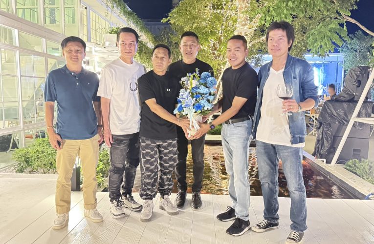 ’นายกเบียร์‘ ร่วมแสดงความยินดีร้าน Two Brothers Chill 90‘S สถานที่พบปะแห่งใหม่ริมหาดจอมเทียน
