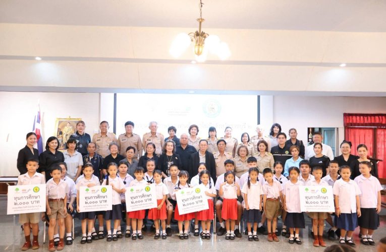 ราชบุรี – พิธีมอบทุนโครงการสนับสนุนการศึกษานักเรียนเรียนดี แต่ขาดแคลนทุนทรัพย์ โรงเรียนในสังกัดเทศบาลเมืองบ้านโป่ง จ,ราชบุรี