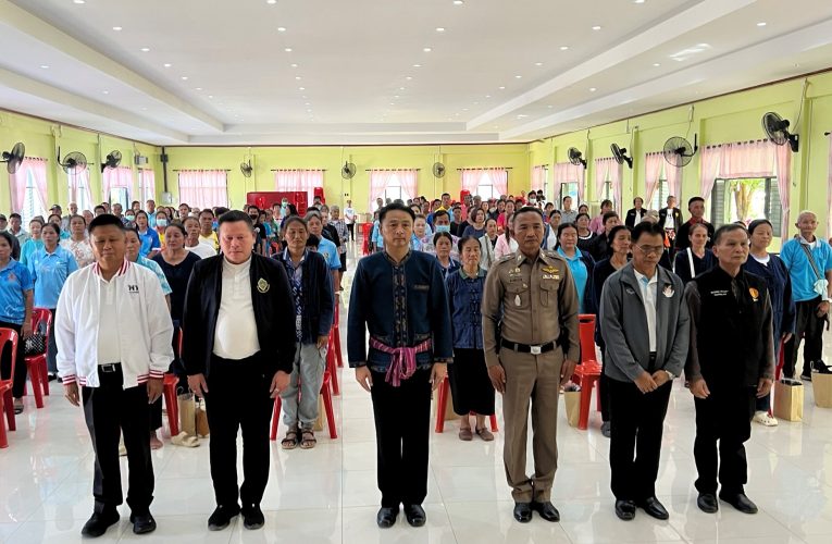 รุ่งเพชรฯสส.หนองบัวลำภู เขต 2 พรรคเพื่อไทยสร้างองค์ความรู้ความเข้าใจทางการเมือง เศรษฐกิจ และสังคม ผู้เข้าอบรมทึ่ง !! ทักษะการแปรรูปปลาส้มและแหนบหมู นำไปเสริมทักษะในครัวเรือนและวางแผนการจำหน่ายสร้างรายได้