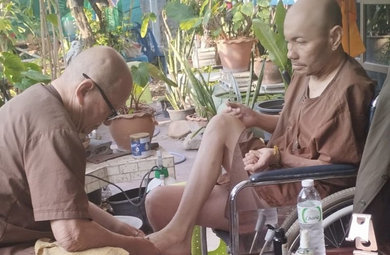 ครอบครัว ‘สมิทธ์ บัณฑิตย์‘ ขอบคุณคนใจบุญช่วยบริจาคเลือดช่วยชีวิตอดีตนักร้องดัง หวังโรงพยาบาลไม่ทอดทิ้ง