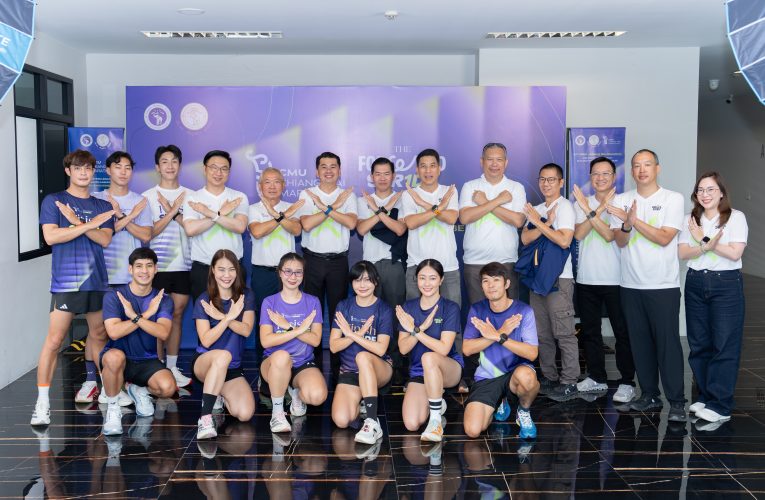 งานแถลงข่าว “10th CMU – Chiang Mai Marathon” ครั้งที่ 10 ฉลองทศวรรษงานวิ่งแห่งปี.มหาวิทยาลัยเชียงใหม่ ร่วมกับสมาคมนักศึกษาเก่าฯ และคณะการสื่อสารมวลชน จัดงานแถลงข่าวการแข่งขันวิ่งการกุศล “10th CMU – Chiang Mai Marathon” ชิงถ้วยพระราชทานสมเด็จพระกนิษฐาธิราชเจ้า กรมสมเด็จพระเทพรัตนราชสุดาฯ สยามบรมราชกุมารี ภายใต้ธีม “The forward stride” เมื่อวันที่ 4 สิงหาคม 2569 ณ อาคารศูนย์นวัตกรรมการสื่อสาร (CIC) โดยมี ผู้ช่วยศาสตราจารย์ ทพ.พิริยะ เชิดสถิรกุล รองอธิการบดีมหาวิทยาลัยเชียงใหม่ เป็นผู้กล่าวถึงวัตถุประสงค์การจัดงาน ซึ่งกำหนดแข่งขันในวันอาทิตย์ที่ 8 พฤศจิกายน 2569 เพื่อนำรายได้หลังหักค่าใช้จ่ายไปจัดสรรเป็นทุนการศึกษา สนับสนุนกิจกรรมสาธารณะประโยชน์ และทูลเกล้าฯ ถวายโดยเสด็จพระราชกุศล มหาวิทยาลัยเชียงใหม่จึงขอเชิญชวนนักวิ่งมาร่วมก้าวไปข้างหน้าอย่างมั่นคง เฉลิมฉลองทุกความทรงจำ และหลอมรวมใจก้าวสู่นิยามใหม่ที่ยิ่งใหญ่เพื่อสร้างประสบการณ์อันล้ำค่าร่วมกันอีกครั้ง