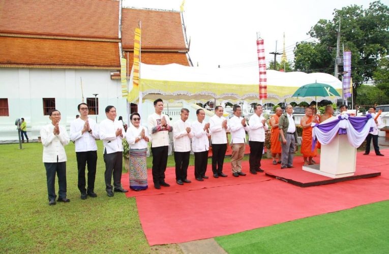 บัณฑูร ล่ำซำ เปิดป้ายอาคารศรัทธา “อาศรมวัดหัวข่วง” สืบสานพระพุทธศาสนาและอนุรักษ์มรดกเมืองน่าน