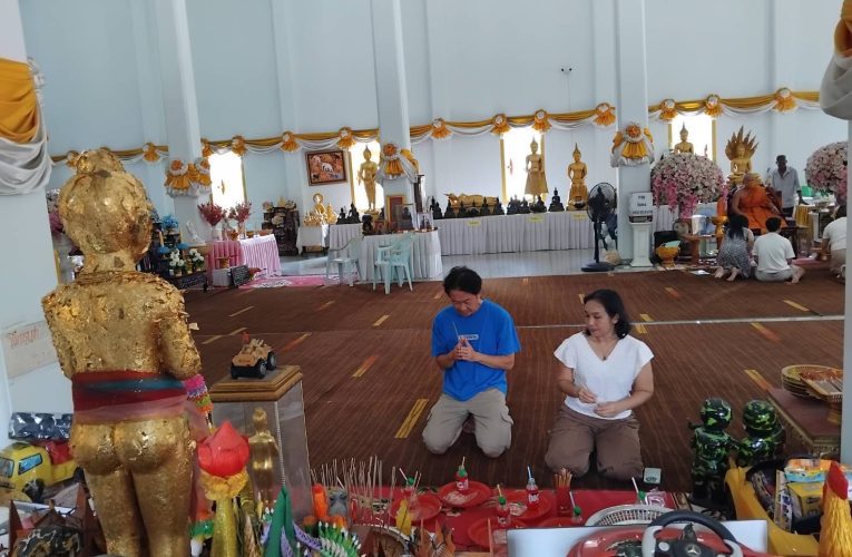 ปทุมธานี สาววังน้อยแก้บนแม่ตะเคียนทองหลังรับโชค ได้เลขตรงกันเป๊ะ เจ้าของอาหารตามสั่งไหว้พระราหู สุขภาพดีขึ้น