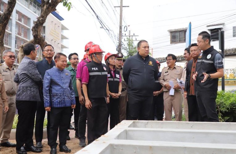 สุรินทร์-มท.2 ลงพื้นที่สุรินทร์ ติดตามโครงการปรับปรุงระบบไฟฟ้าเป็นเคเบิลใต้ดิน ยกระดับความมั่นคงระบบไฟฟ้า-ภูมิทัศน์เมือง พร้อมกับมอบนโยบาย ACTION 5 PLUS ติดตาม “ไทยช่วยไทย พลัส” มุ่งขับเคลื่อนเศรษฐกิจฐานราก ยกระดับคุณภาพชีวิตประชาชนอย่างยั่งยืน