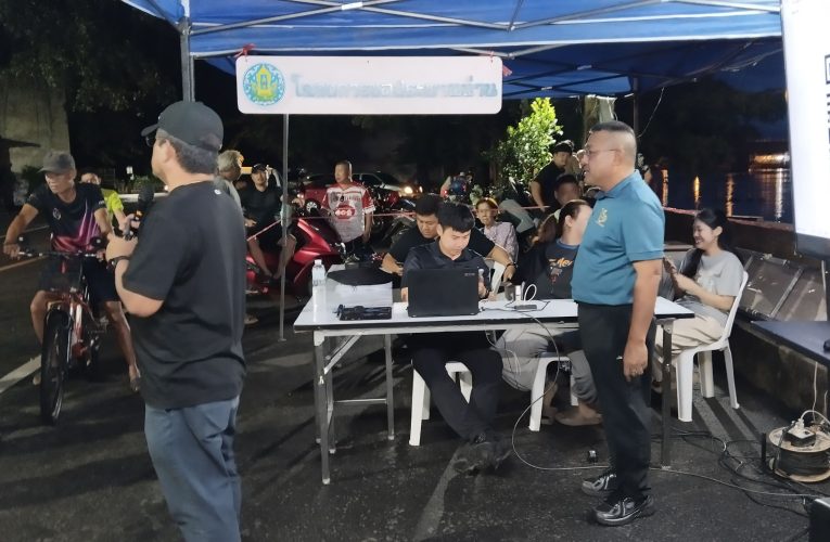 ชลประทานน่านร่วมกับกอ.รมนจังหวัดน่านตั้งศูนย์วิเคราะห์สถานการณ์น้ำที่บริเวณสะพานพัฒนาภาคเหนือรายงานสถานการณ์น้ำลุ่มน้ำน่านตอนบน