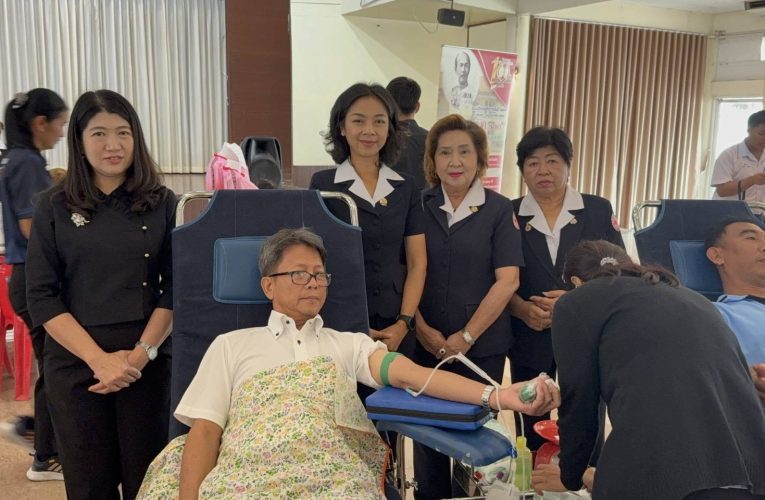 สุพรรณบุรี ภาคเอกชนร่วมกับกาชาดรับบริจาคโลหิตแบ่งปันเพื่อเปลี่ยนแปลงให้โลหิตให้ชีวิตมีรอยยิ้ม