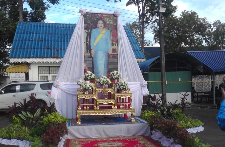 ชาวกระบี่พร้อมใจสวดพระพุทธมนต์ทำบุญตักบาตรถวายราชกุศลน้อมรำลึกพระบรมราชชนนีพันปีหลวงเนื่องในวันคล้ายวันพระราชสมภพ 12 สิงหาคม 2569