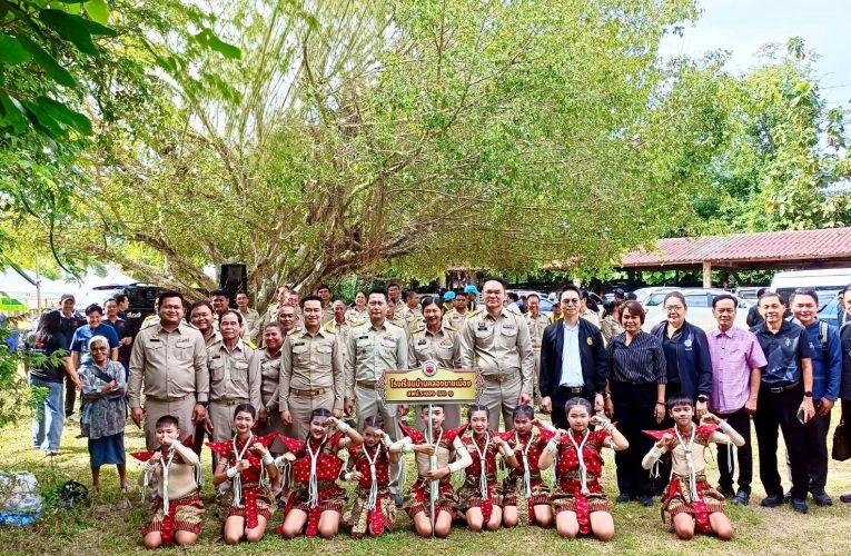 “บ้านเนินสว่าง” โชว์ของดีระยอง ลุ้นหมู่บ้านเข้มแข็งระดับภาค ชู “แผ่นดินธรรม แผ่นดินทอง” สร้างชุมชนอยู่เย็น ดันผลิตภัณฑ์ยางพาราโกอินเตอร์