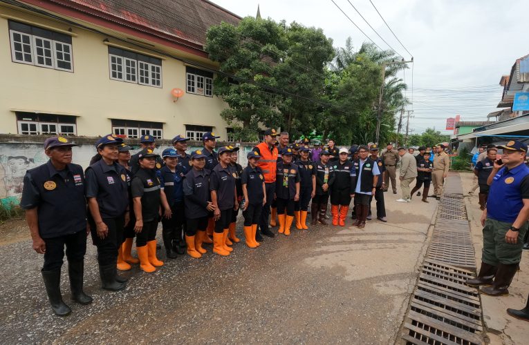 รมช.มหาดไทย ลงพื้นที่ อ.บางกระทุ่ม จ.พิษณุโลก ย้ำ รัฐบาลเร่งให้การช่วยเหลือประชาชนที่ประสบอุทกภัยที่ ต.เนินกุ่ม และ ต.วัดตายม เน้นการเตือนภัยก่อนเกิดเหตุการณ์ และพร้อมขับเคลื่อนโครงการป้องกันทั้งระยะสั้นและระยะยาวของชลประทาน