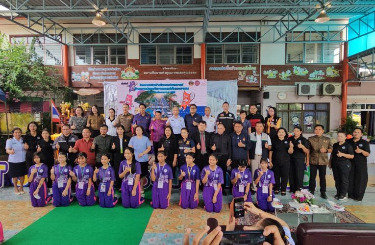จังหวัดสุรินทร์สุรินทร์-ขนส่งสุรินทร์ขับเคลื่อนโครงการเสริมสร้างทักษะและประสบการณ์ด้านความปลอดภัยทางถนนแก่เด็กและเยาวชน และส่งเสริมเด็กและเยาวชนให้เป็นผู้ที่มีความพร้อมในการสร้างประโยชน์ สร้างสรรค์ความสุขความเจริญทั้งของตนเอง และส่วนรวมได้ในอนาคต