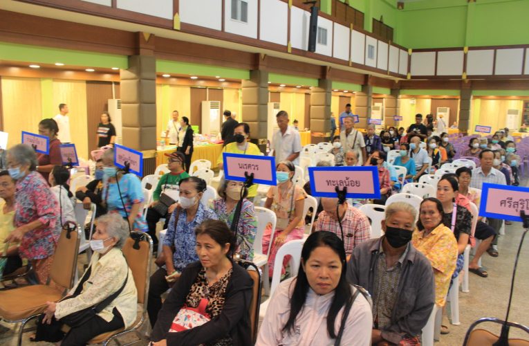 ข่าว…ทม.ลพบุรี มอบแว่นสายตาพัฒนาคุณภาพชีวิตให้ประชาชน