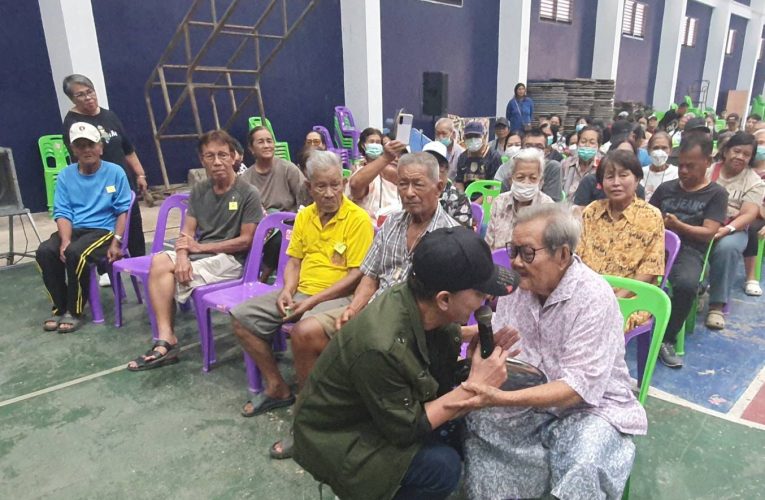 ผู้นำชุมชนและหน่วยงานราชการ ร่วมกัน จัดกิจกรรมโครงการพบปะผู้สูงวัยใส่ใจสุขภาพในชุมชน