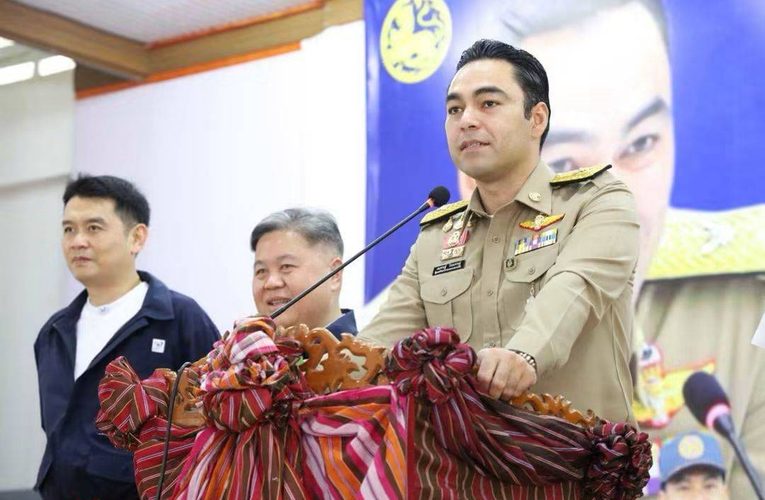 สุรินทร์-รัฐมนตรีช่วยมหาดไทย ลงพื้นที่สุรินทร์ ประชุมมอบนโยบายและติดตามผลการดำเนินงานตามนโยบายกระทรวงมหาดไทย ในพื้นที่อำเภอเขวาสินรินทร์