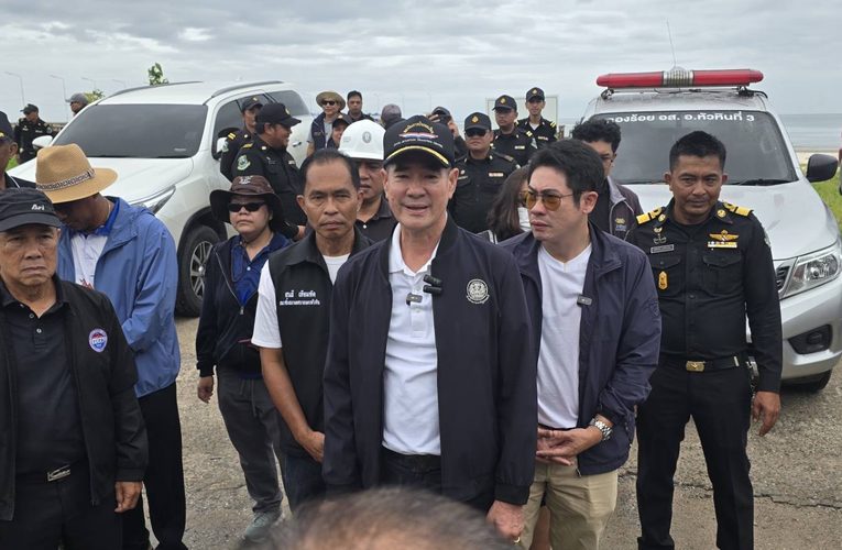 เทศบาลนครหัวหินลงพื้นที่เตรียมรื้อ 15 สิ่งปลูกสร้างรุกชายหาด คดีถึงที่สุด ผู้ครอบครองบางรายพร้อมรื้อ อีกหลายรายขอเจรจา