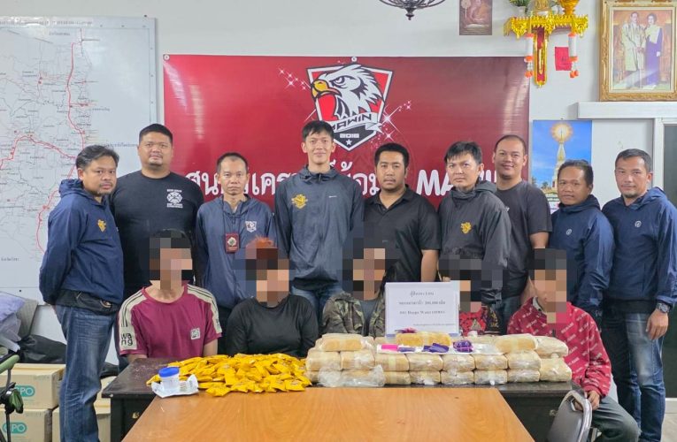 มุกดาหาร ตร จับกุมผู้ต้องหา 5 ราย พร้อมยาบ้า 2 แสนเม็ด และแฮปปี้วอเตอร์100 ซอง