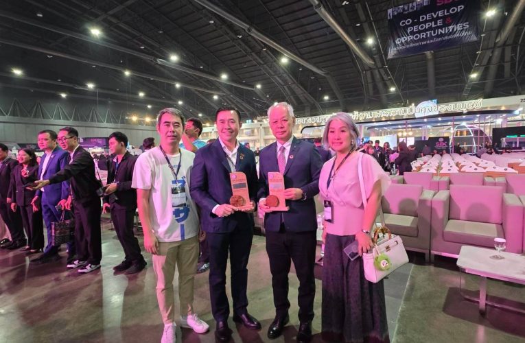 พม. มอบรางวัล “CSR AWARD 2026” เชิดชู “บี.ดี. คอมพิวเตอร์” นำเทคโนโลยีขับเคลื่อนเศรษฐกิจดิจิทัลท้องถิ่น ยกระดับคุณภาพชีวิตสังคม