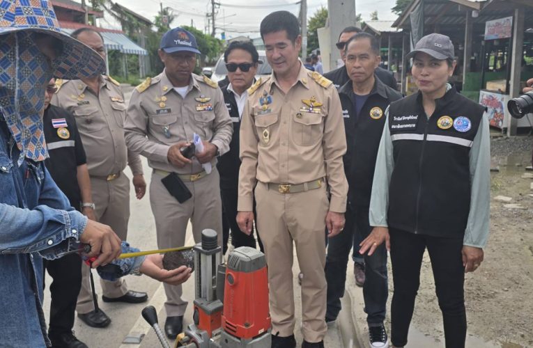 “นายกฯนพพร” นำทีมลงตรวจรับงานก่อสร้างถนนหัวหินห้วยมงคล 11 งบกว่า 13.5 ล้าน พบงานได้มาตรฐาน เตรียมเพิ่มช่องระบายน้ำตามคำขอชาวบ้าน