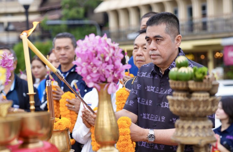 ทีมนักตบลูกยางสาวไทยชุดประวัติศาสตร์ พร้อมหน้ากราบย่าโม อำนวยอวยชัยหยิบแชมป์เอเชียและตั๋วโอลิมปิกเกมส์ 2028