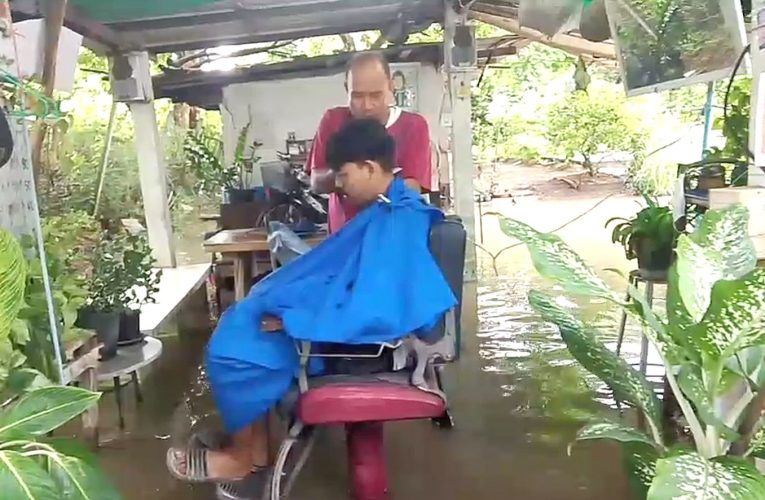ข่าว…ฝนถล่มลพบุรีหนักกว่า 100 มม.หลายพื้นที่อ่วมหน่วยงานเร่งช่วยเหลือ