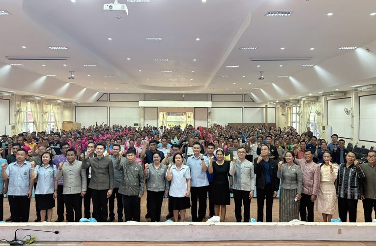 ศศิน รองพ่อเมืองลุ่มภู มอบเกียรติบัตรและโล่รางวัล 12 ตำบล 12 หมู่บ้านพชต.ต้นแบบระดับอำเภอศรีบุญเรือง พุ่งเป้าการพัฒนาคุณภาพชีวิตจาก 4 ดี เข้มข้นเป็น “5 ดีพลัส”ด้านการพัฒนาคุณภาพชีวิต ปี 69 สู่ปี 70