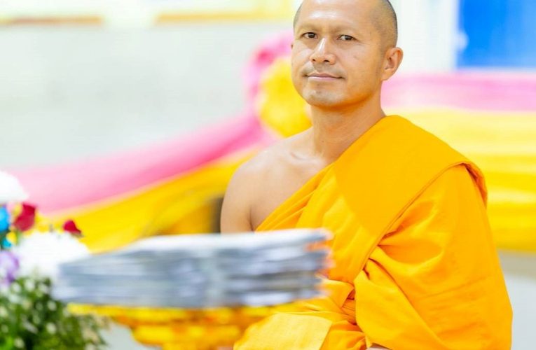 พระอาจารย์นิรุต ประธานศูนย์ปฏิบัติธรรมหนองบัวลำภูสร้างอุบาสกแก้ว อุบาสิกาแก้ว เป็นธรรมทายาทรองรับต้นบุญทอดกฐิน สามัคคีทั่วไป 30,000 วัด ปีพุทธศักราช 2569 โดย คณะศิษยานุศิษย์บูชาธรรม 82 ปี หลวงพ่อธัมมชโย และวัดพระธรรมกาย ร่วม 1 พันคนบนธุดงคสถานศูนย์ปฏิบัติธรรมหนองบัวลำภู บ้านนาอ่าง ตำบลนามะเฟือง อำเภอเมืองหนองบัวลำภู