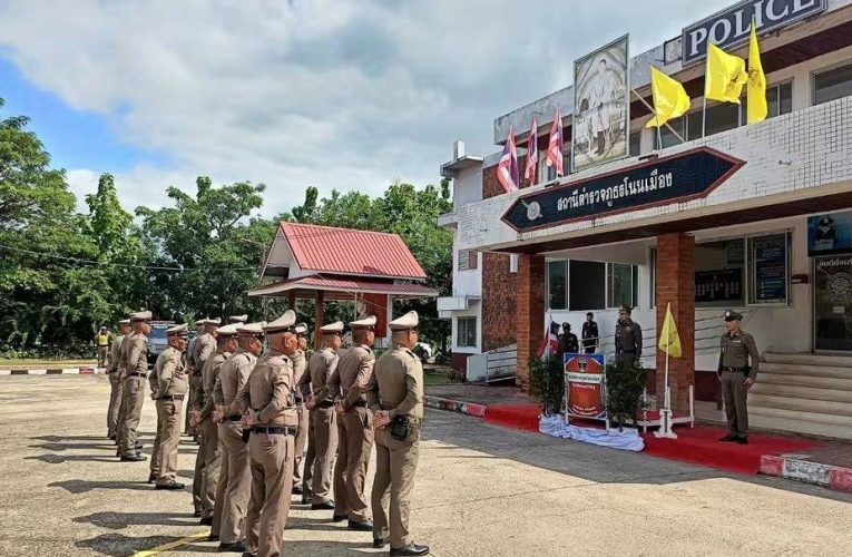 ผู้การ ธนาวัชร วันแรกลุยเดินสายพบกำลังพลทุกโรงพักให้ความมั่นใจ “พร้อมพิทักษ์ รักประชาชน NONG BUA LAMPHU POLICE” มอบนโยบายผ่านยุทธศาสตร์ PROTECT – SERVE – DEFEND ลั่น !! เด็ดขาด “เราจะทำให้คนดี อยู่เย็นเป็นสุข คนร้าย อยู่ร้อน นอนทุกข์” มุ่งเน้น “การทำงานเป็นทีม (Teamwork) และการนำเทคโนโลยีทันสมัยมาประยุกต์ใช้ในทุกมิติ” เพื่อพิทักษ์สันติราษฎร์เพื่อประโยชน์สูงสุดของประชาชน