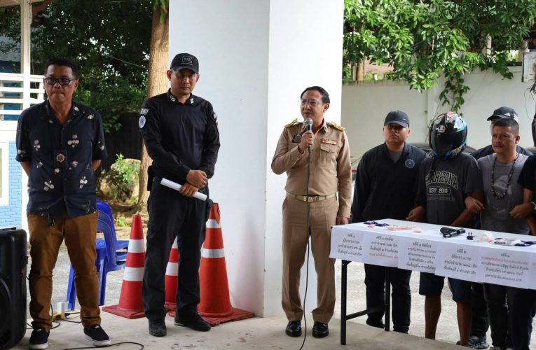 ฝ่ายปกครองอำเภอเมืองกระบี่ร่วมตำรวจสืบสวนภาค 8 จับ 3 ผู้ต้องหายึดยาบ้า 1,493 เม็ดทรัพย์สินรถยนต์ 2 คันจักรยานยนต์ 3 คันรวมมูลค่า 2,885,666 บาท