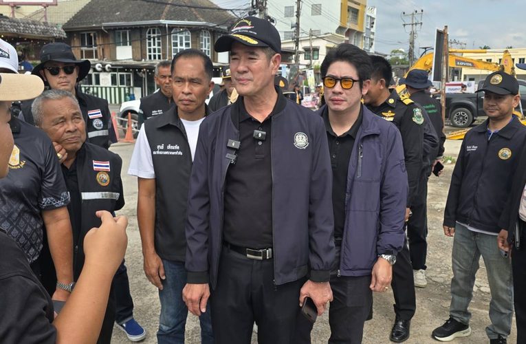 เทศบาลนครหัวหินเตรียมรื้อถอนอาคารชายหาดหัวหินเทศบาลนครหัวหินเตรียมรื้อถอนอาคารชายหาดหัวหิน บ้านเลขที่ 23 ยินยอมให้รื้อถอนเป็นรายแรก