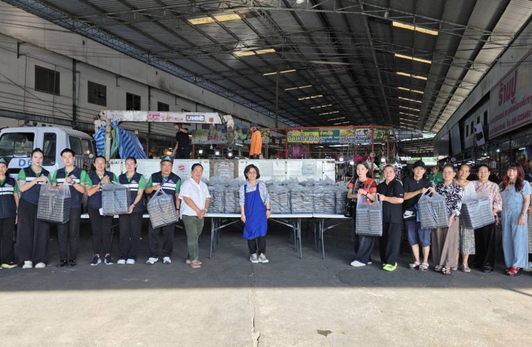 ตลาดศรีเมืองราชบุรีเปิด”ครัวภูมิใจไทย ณ ตลาดศรีเมือง”ขอเป็นส่วนหนึ่งในการส่งกำลังใจให้พี่น้องชาวราชบุรีที่ประสบภัยน้ำท่วม