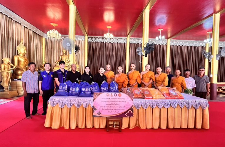 จ.จันทบุรี ถวายสมณบริขารและเครื่องอุปโภค ช่วยเหลือพระภิกษุสามเณรผู้ประสบอุทกภัย