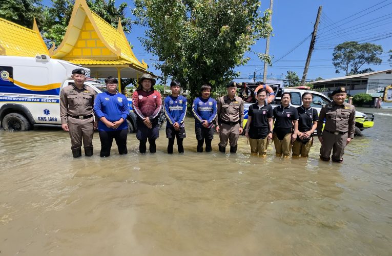 ภ.2 ลงพื้นที่แปดดริ้วน้ำท่วมอ่วมหนัก เร่งช่วยชาวบ้านสร้างขวัญ-กำลังใจ