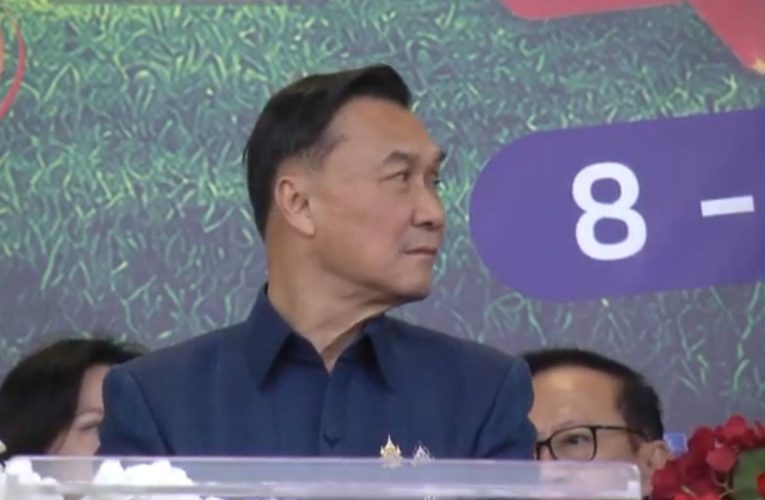 สกลนคร ชมพู่พรพรรณจุดคบเพลิงนักกีฬากรี๊ด กีฬา อปท.ภูพานเกมส์ ครั้งที่ 41 คน 2 หมื่นร่วม