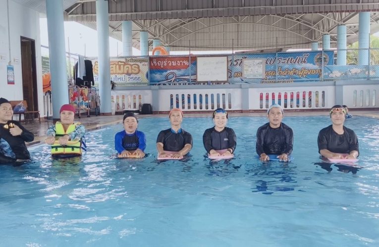 นายกเทศบาลตำบลเตาปูน ผุดไอเดียจัดสระว่ายน้ำให้เด็กชาวเขา มุ่งสร้างความเท่าเทียม พร้อมสอนทักษะเอาตัวรอดทางน้ำ