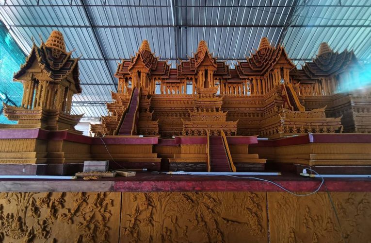 สกลนคร ตามรอยช่างทำปราสาทผึ้ง 6 คุ้มวัด สืบสานภูมิปัญญาคนรุ่นเก่าสู่รุ่่นใหม่