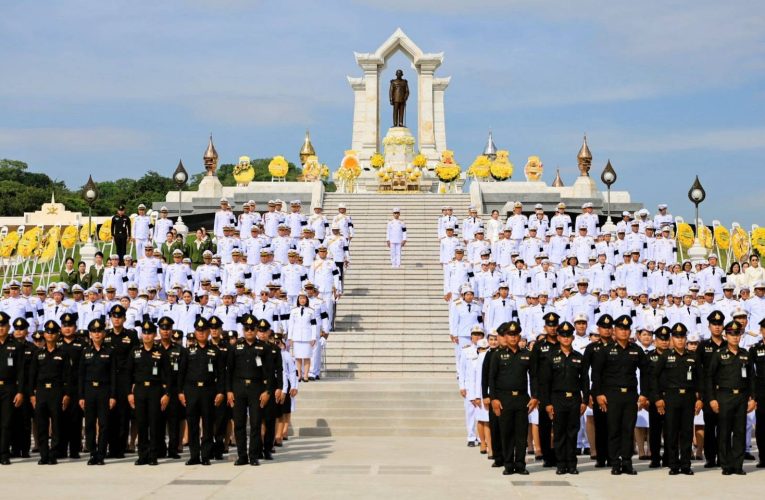 พาณิชย์ลพบุรี ร่วมพิธีทำบุญตักบาตรถวายพระราชกุศล และพิธีวางพวงมาลา เนื่องในวันนวมินทรมหาราช ประจำปี 2569